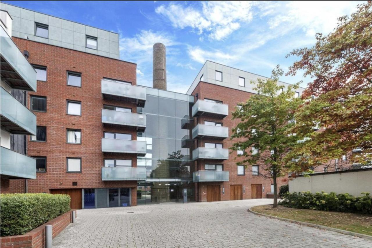 Luxury 2-Bed Flat Parking And Close To The Tube London Exteriör bild