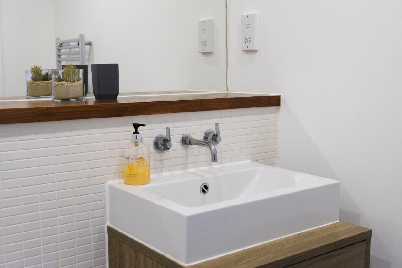 Luxury 2-Bed Flat Parking And Close To The Tube London Exteriör bild